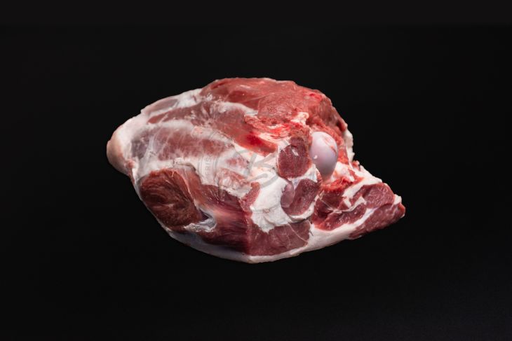 Lamm Keule mit Röhrenkn.