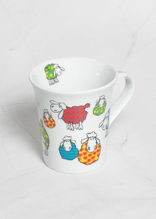 Becher mit bunten Schafen